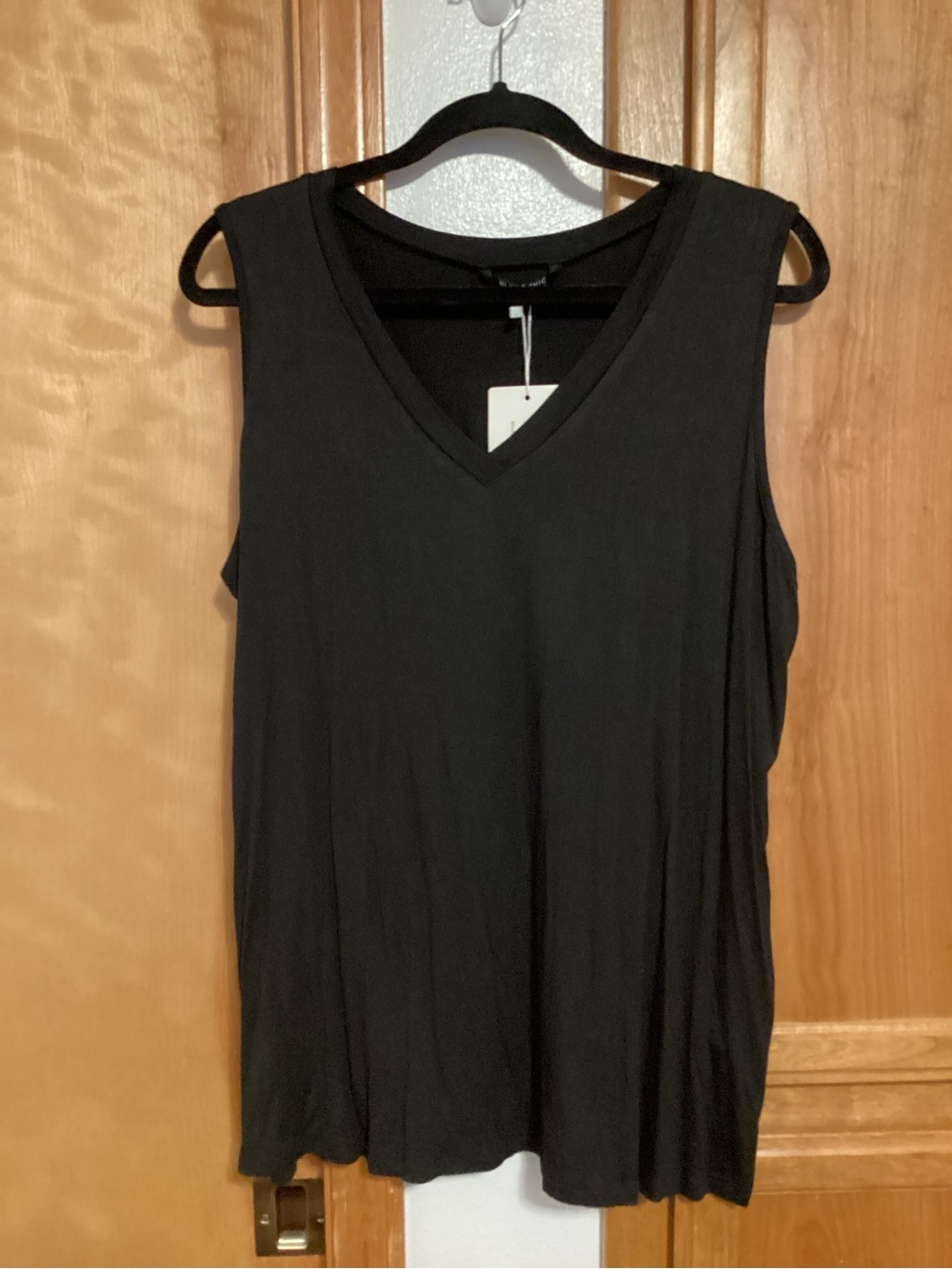 BloomChic Black V-Neck Sleeveless Tank Top, 14/16, NWT